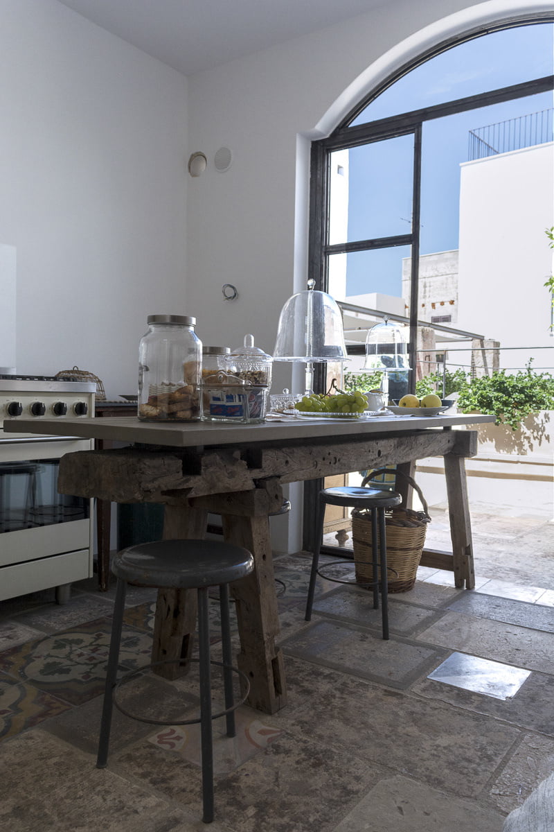CasaCorte, Matino: cucina con vista su cortile interno