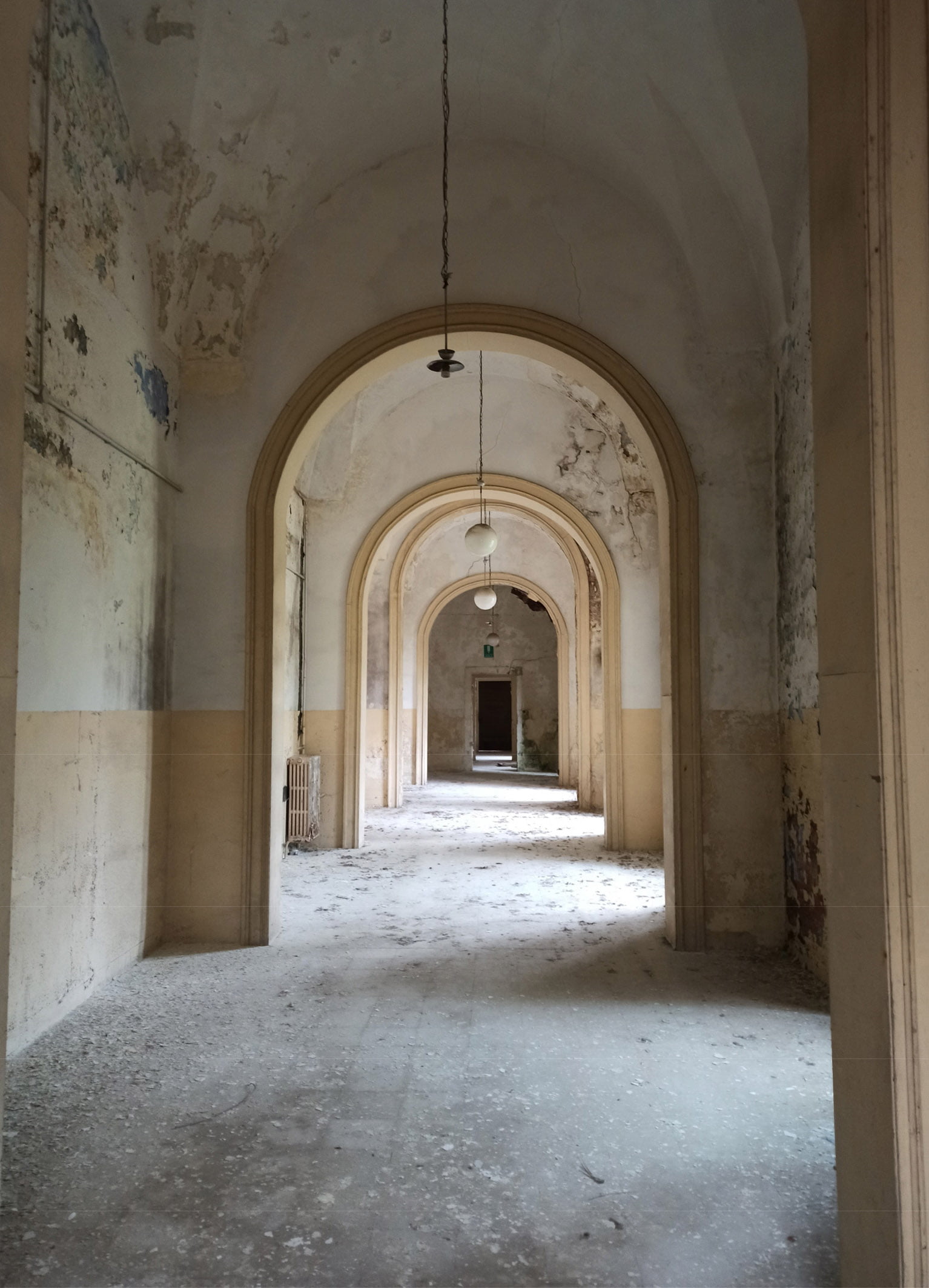 Ex Convento Carmelitani Scalzi, Lecce: lo spazio rustico e abbandonato (corridoio)