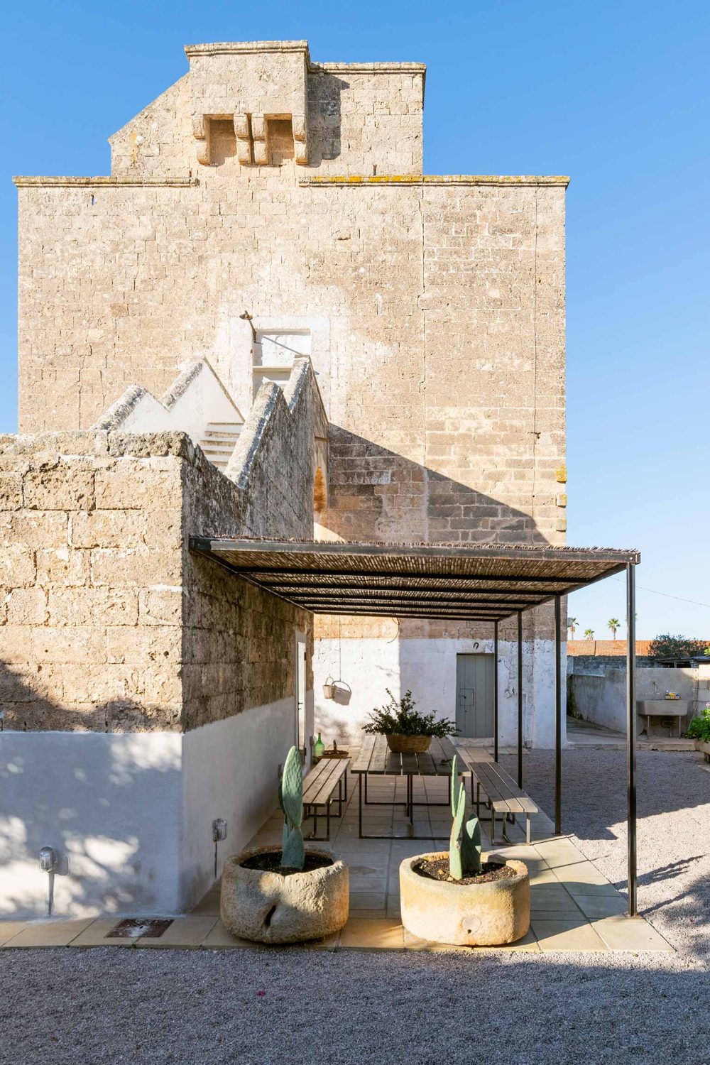 Galeta Masseria, esterno con patio e torre